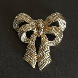 Vintage Bow Brooch Goldtone and Silvertone